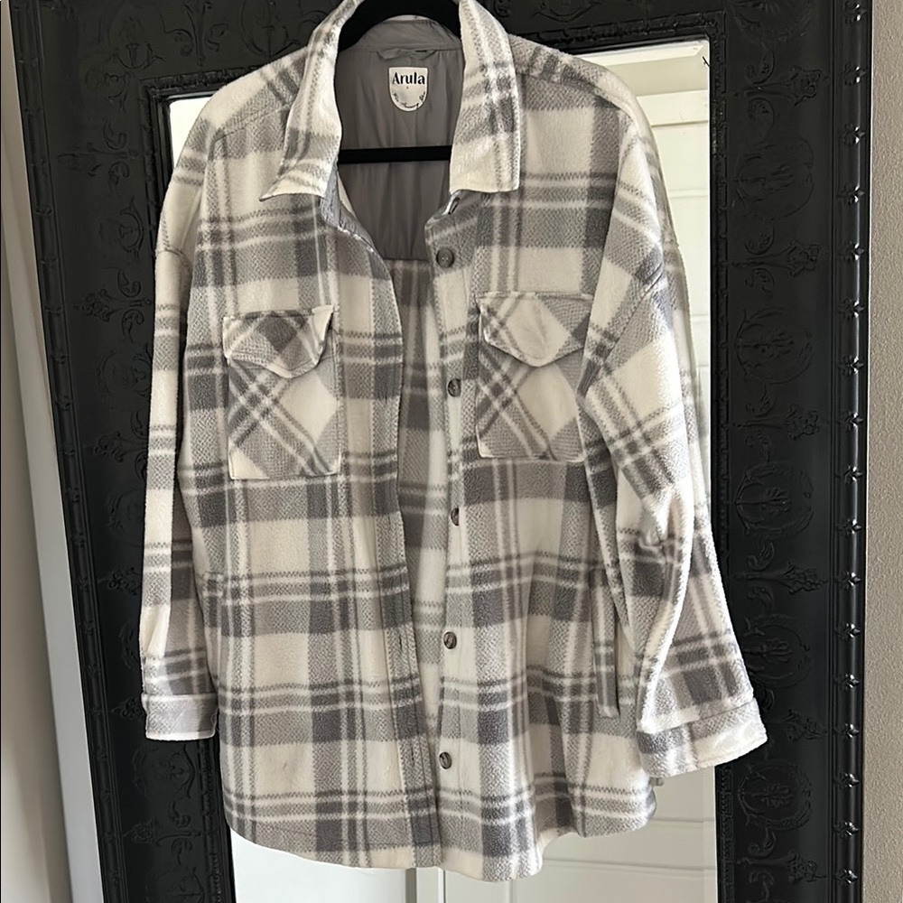 Arula Checkered Overshirt in Gray and Cream